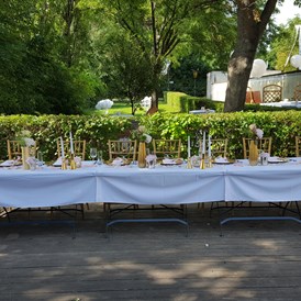 Hochzeit: Tafel einer unserer Gartenhochzeiten - Berggasthof Magdalenenhof