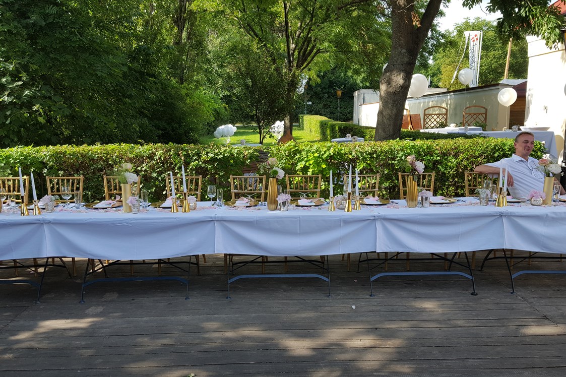 Hochzeit: Tafel einer unserer Gartenhochzeiten - Berggasthof Magdalenenhof