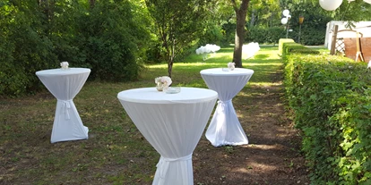 Bruiloft - Weinviertel - Sektempfang bei einer Gartenhochzeit - Berggasthof Magdalenenhof
