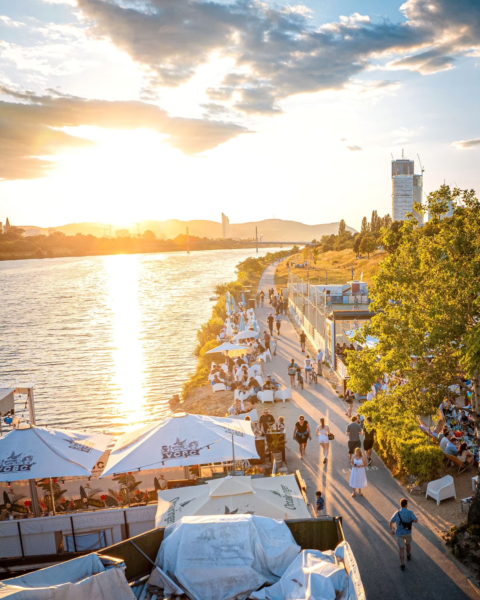 Hochzeit - Geeignet für: Eventlocation -     Heiraten am Strand in Wien – die perfekte Kulisse für unvergessliche Hochzeitsmomente. - Vienna City Beach Club
