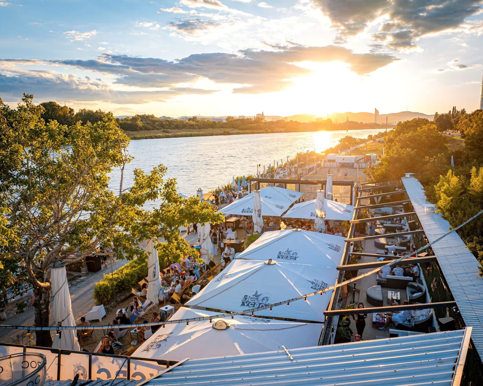 Hochzeit - Geeignet für: Eventlocation -     omantische Hochzeitsmomente in einer außergewöhnlichen Wiener Strandlocation. - Vienna City Beach Club
