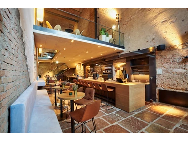 Hochzeitslocation: Urbanlounge für Empfänge, Partys bis 60 Personen
Auch in der Kombination mit der Galerie und dem Gewölbekeller buchbar 150 Personen - Urbankeller Salzburg