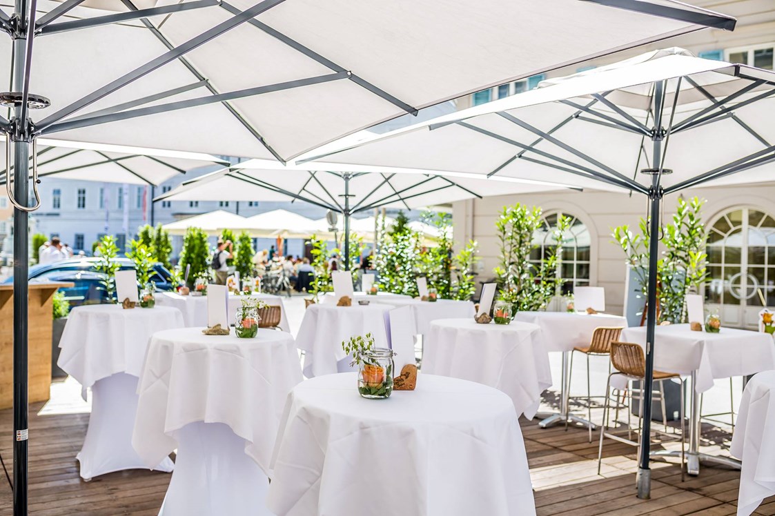 Hochzeit: Terrasse - K+K Restaurant am Waagplatz
