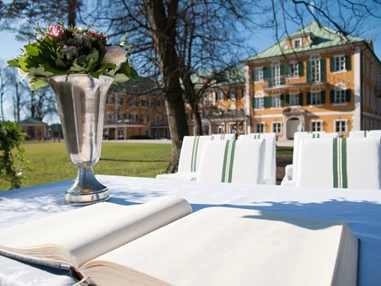 Hochzeitslocation: Die Standesamtliche Trauung im wunderschönen Park - Gwandhaus