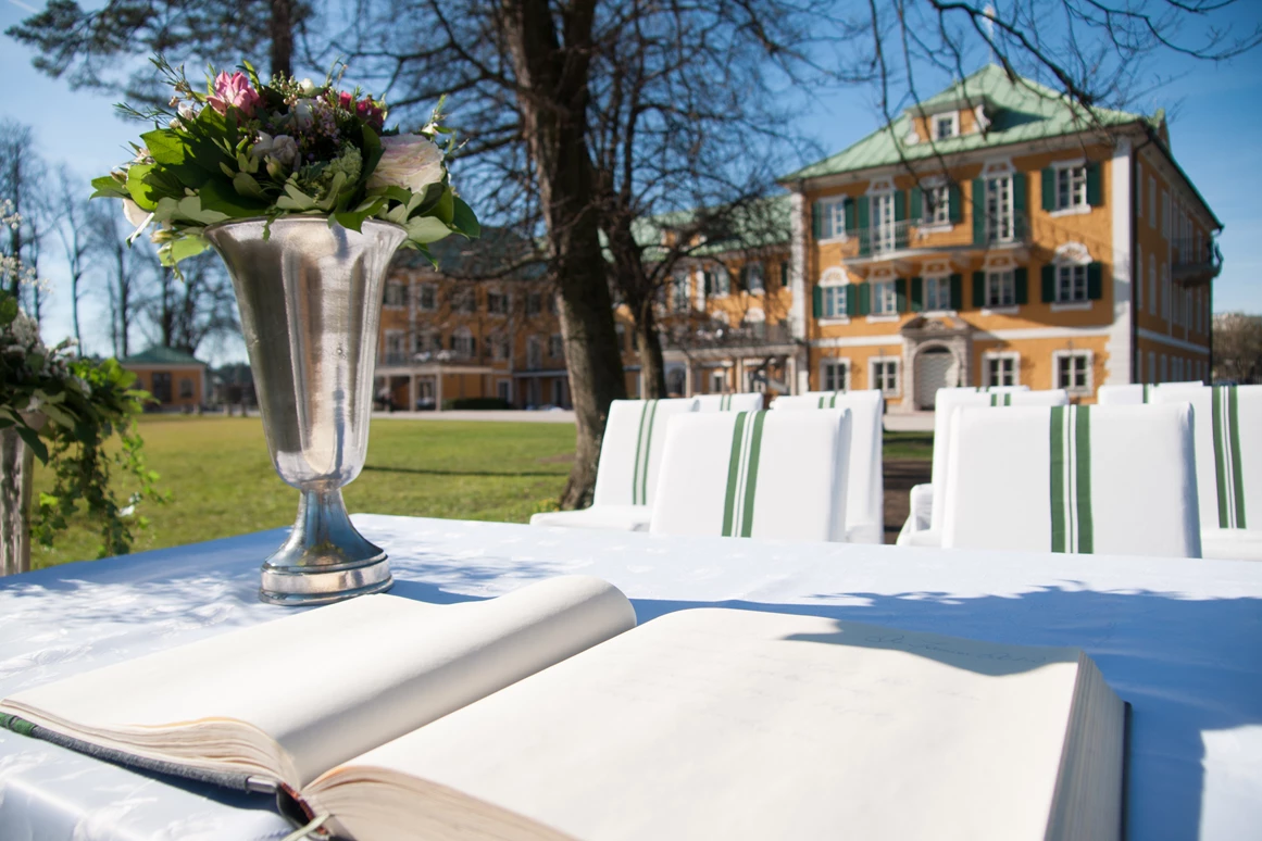 Hochzeitslocation: Die Standesamtliche Trauung im wunderschönen Park - Gwandhaus