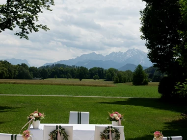 Hochzeitslocation: Die Standesamtliche Trauung im wunderschönen Park - Gwandhaus