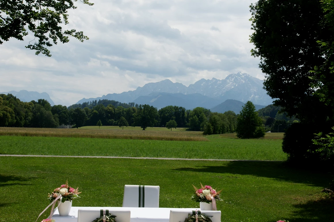 Hochzeitslocation: Die Standesamtliche Trauung im wunderschönen Park - Gwandhaus