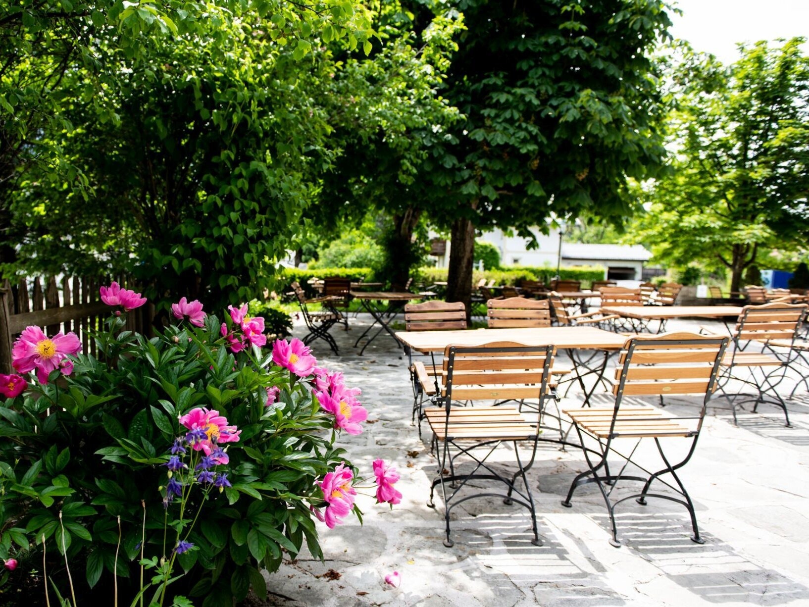 Mariage - Hallein - 
* Romantische Hochzeitsmomente im liebevoll gestalteten Garten des Steinerwirts. - Seminar und Multimediaraum Steinerwirt