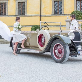 Hochzeit: Die eleganten Oldtimer der Ferdinand Porsche Erlebniswelt können auch für Hochzeiten gemietet werden. Foto: ebihara photography - Ferdinand Porsche Erlebniswelt fahr(T)raum