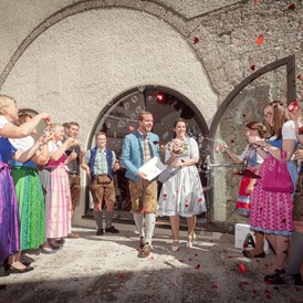 Hochzeit: Empfang im Burginnenhof - Burg Golling