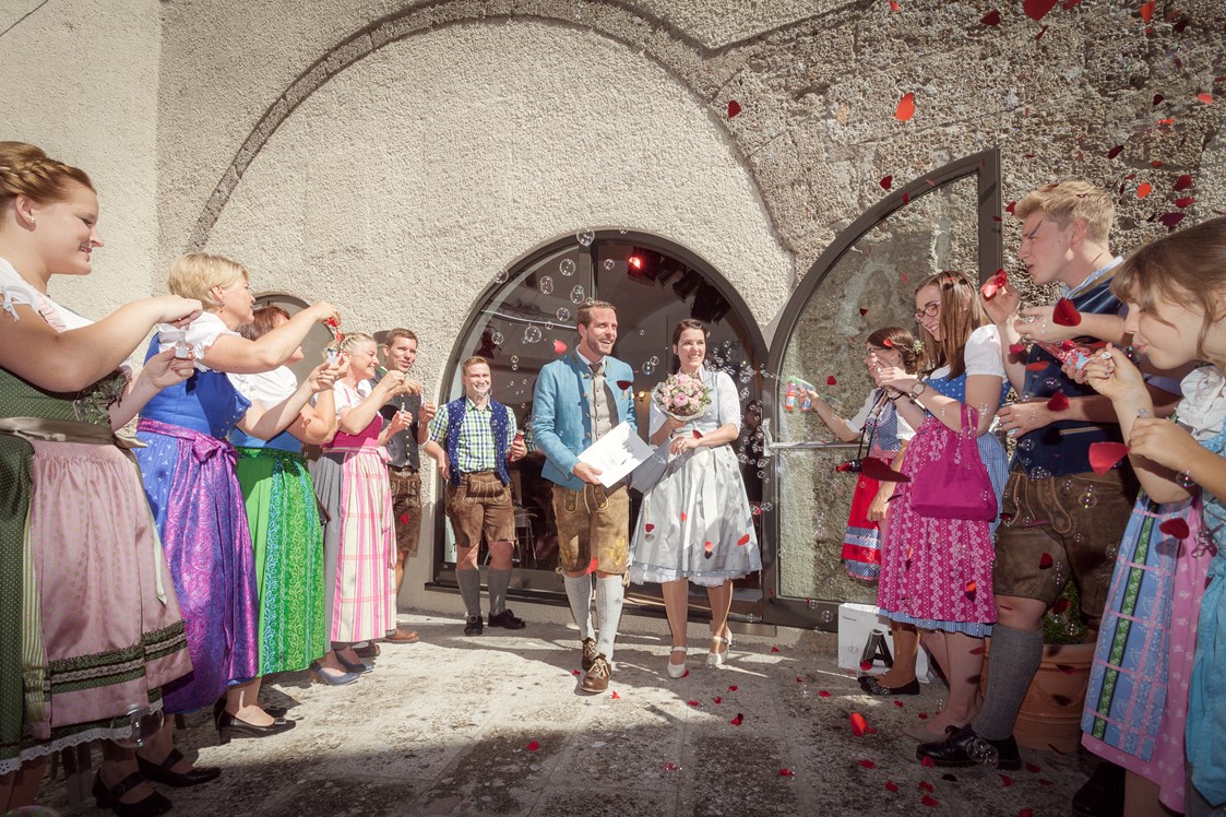 Hochzeit: Empfang im Burginnenhof - Burg Golling