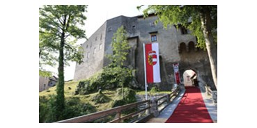Hochzeit - PLZ 83487 (Deutschland) - Burg Golling - Burgaufgang - Burg Golling