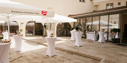 Hochzeit - Tennengau - Aperitif im Burginnenhof - Burg Golling