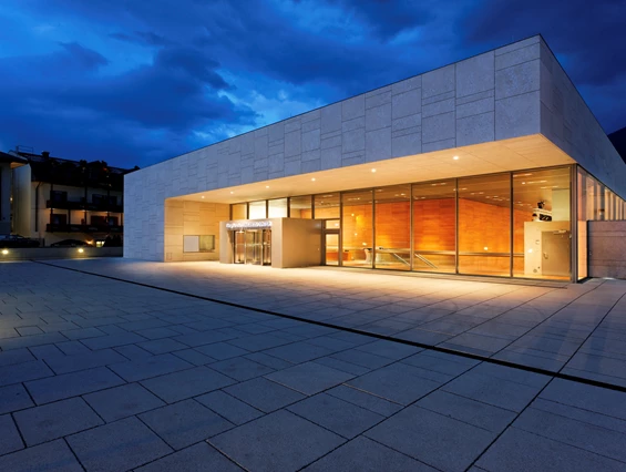 Hochzeit: Außenansicht Haupteingang - Ferry Porsche Congress Center