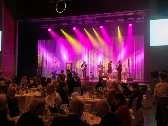 Hochzeit: Bühne - Ferry Porsche Congress Center