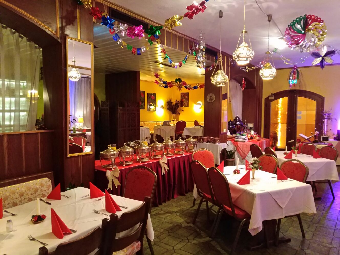 Wedding - Krispl - Exklusive Hochzeit im Maharaja Salzburg mit authentischer indischer Küche und orientalischem Ambiente.
 - Harrer-Saal