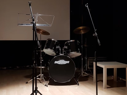 Hochzeit - Höbersdorf - Die Bühne bietet viel Platz für eine Liveband bei eurer Hochzeit. - Hochzeitssaal Wien Rosental