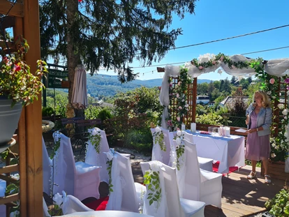 Hochzeit - Höbersdorf - Traumhochzeit im Gastgarten  - Hochzeitssaal Wien Rosental