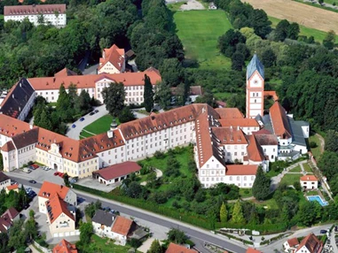 Hochzeit: Das Gelände des Kloster Scheyern mit der Basilika - Klosterschenke Scheyern - Prielhof