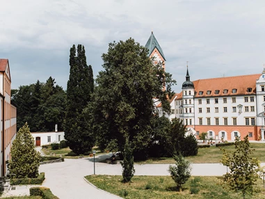 Hochzeit: Der Innenhof des Kloster Scheyern - Klosterschenke Scheyern - Prielhof