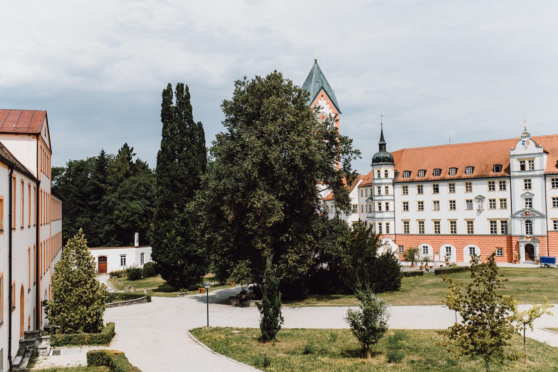 Hochzeit: Der Innenhof des Kloster Scheyern - Klosterschenke Scheyern - Prielhof