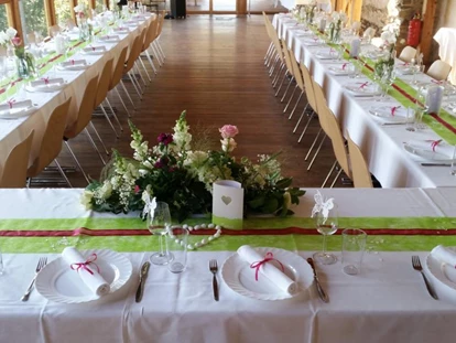 Matrimonio - Dürnstein - Festsaal mit Tafel - Ruine Dobra