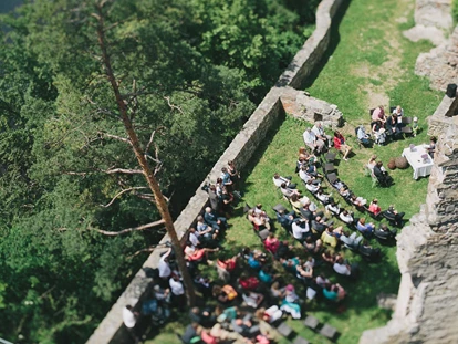 Matrimonio - Dürnstein - Heiraten im Freien auf der Ruine Dobra in Niederösterreich.
Foto © thomassteibl.com - Ruine Dobra