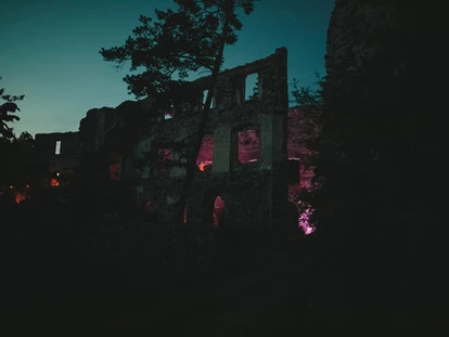 Matrimonio - Dürnstein - Die Ruine bei Nacht.
Foto © thomassteibl.com - Ruine Dobra