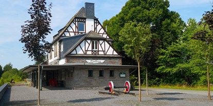 Hochzeit - Art der Location: Hotel - Rheinland-Pfalz - Außenansicht Bahnhof Thalfang - Bahnhof Thalfang GmbH