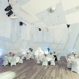 Hochzeit: Der Festsaal der Eventlocation Atmosflair in Niedersachsen. - Atmosflair Hildesheim