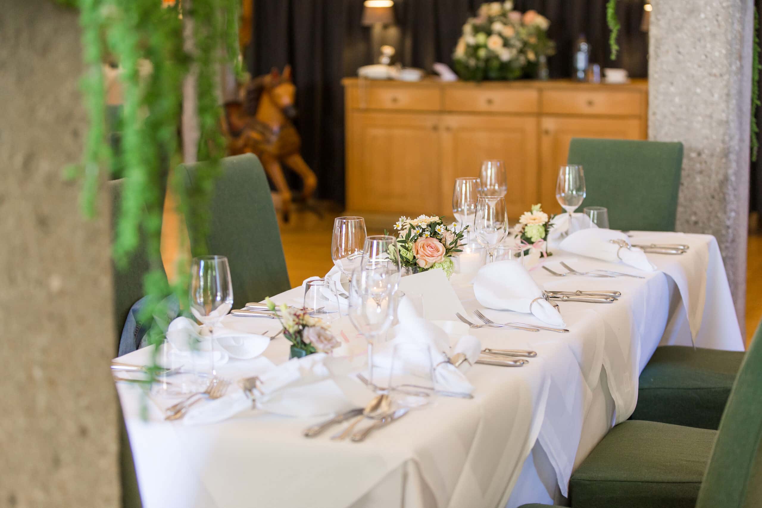 Bruiloft - Kinderbetreuung - Festlich gedeckter Tisch - Romantik Spa Hotel Elixhauser Wirt ****S