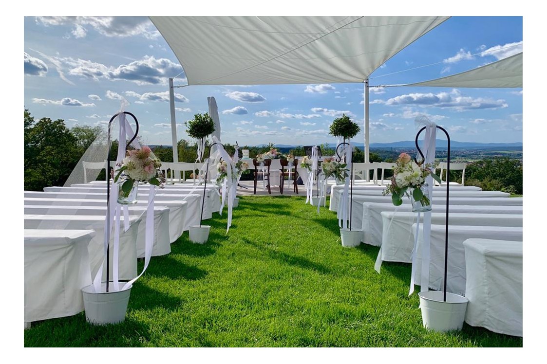 Hochzeit: Trauungs Set up auf der Infinity Terrasse - Hannersberg - der Hochzeitsberg