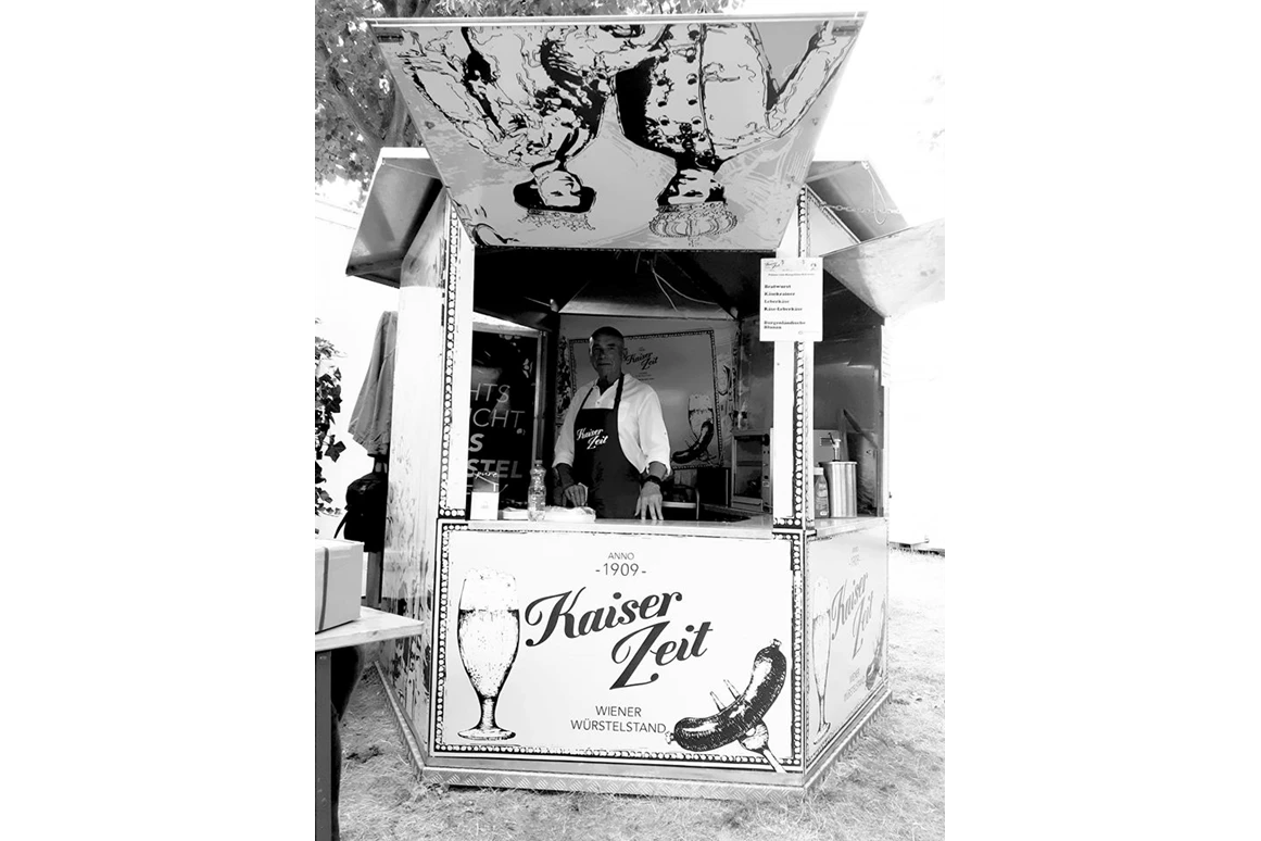 Hochzeit: Mitternachtssnack einmal anders: Wiener Würstelstand  - Hannersberg - der Hochzeitsberg