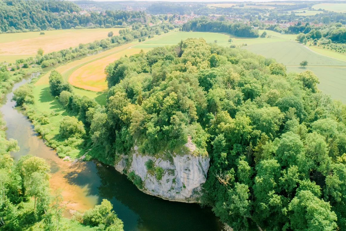 Hochzeit: Steinwiese am Donauufer des Fürstlichen Park Inzigkofen