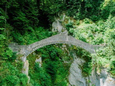 Hochzeit: Steinwiese am Donauufer des Fürstlichen Park Inzigkofen