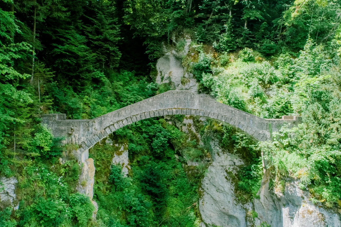 Hochzeit: Steinwiese am Donauufer des Fürstlichen Park Inzigkofen