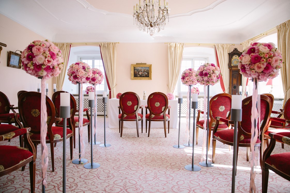 Hochzeit: Standesamtliche Trauung im Rosa Salon
Civil Ceremony at Pink Salon - Schloss Fuschl, A Luxury Collection Resort & Spa