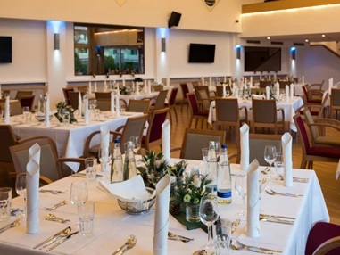 Hochzeit: Kultursaal am Park