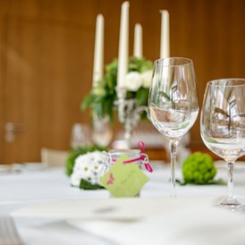 Hochzeit: gedeckter Tisch - Hotel Hofwirt