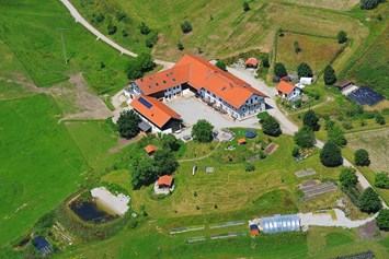 Hochzeit: Luftbild von Lamplstätt mit 35 ha um die Location - Hochzeitslocation Lamplstätt 