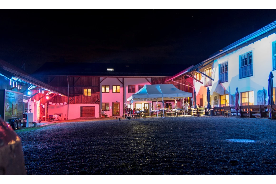 Hochzeitslocation: Beleuchtung bei Nacht - Hochzeitslocation Lamplstätt - 3 Tage feiern ohne Sperrstunde