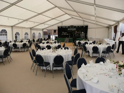 Wedding - PLZ 83562 (Deutschland) - Hochzeit im Zelt auf Lamplstätt mit 200 Personen, Band und Tanzfläche - Hochzeitslocation Lamplstätt - 3 Tage feiern ohne Sperrstunde