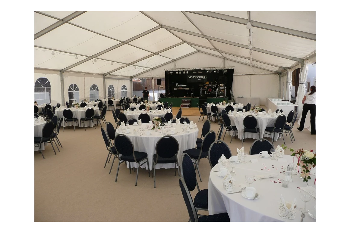 Hochzeitslocation: Hochzeit im Zelt auf Lamplstätt mit 200 Personen, Band und Tanzfläche - Hochzeitslocation Lamplstätt - 3 Tage feiern ohne Sperrstunde