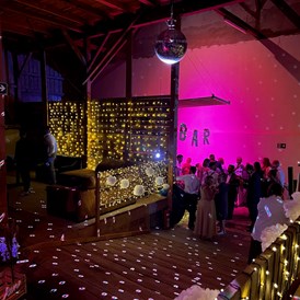 Hochzeit: Tanzen und Bar in der Scheue - Hochzeitslocation Lamplstätt - 3 Tage feiern ohne Sperrstunde