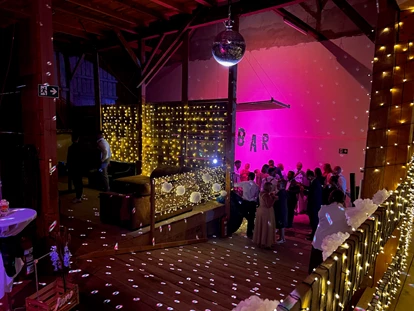 Wedding - PLZ 83562 (Deutschland) - Tanzen und Bar in der Scheue - Hochzeitslocation Lamplstätt - 3 Tage feiern ohne Sperrstunde
