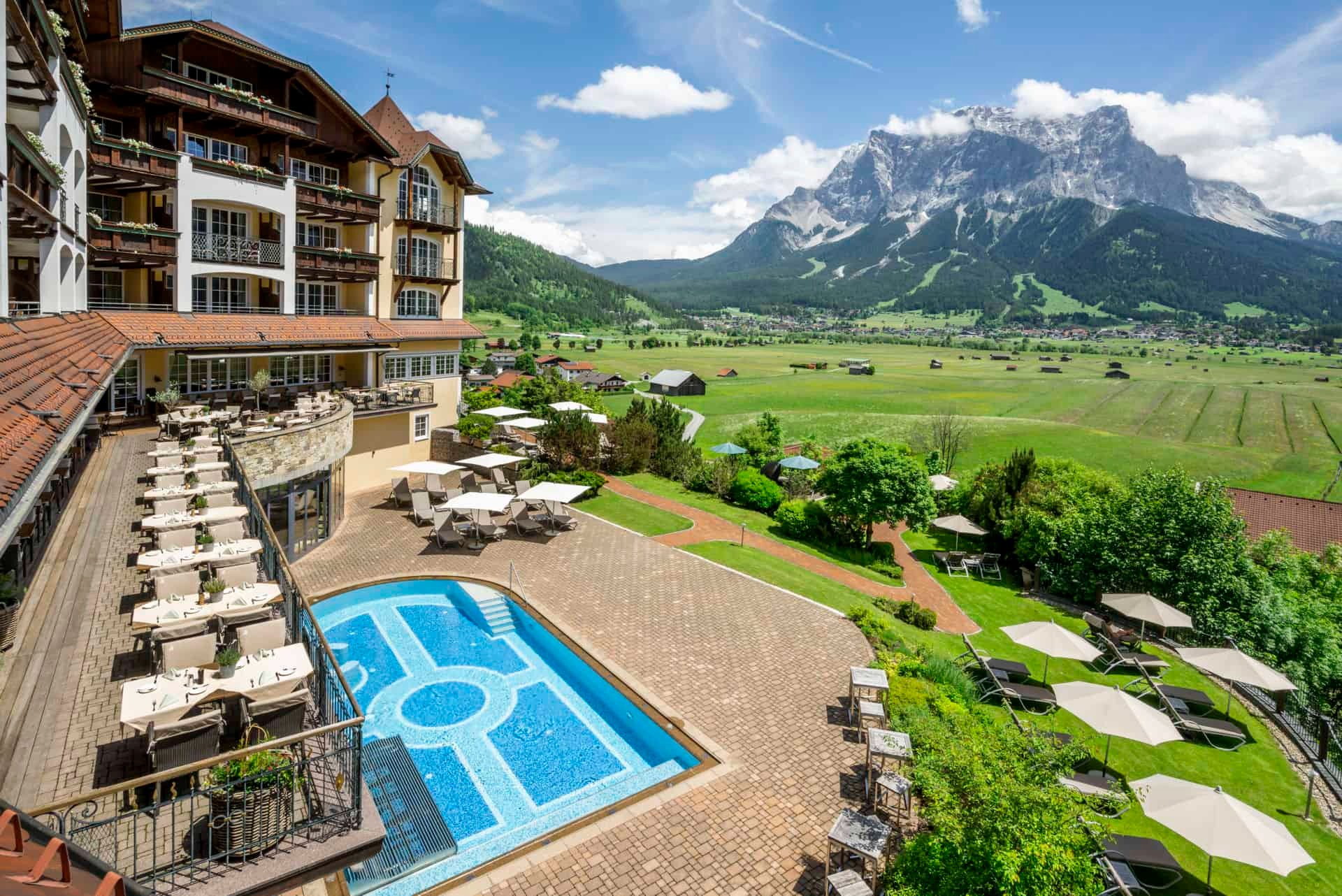 Hochzeit - Sagl - Traumhochzeit im Hotel Post Lermoos mit spektakulärem Blick auf die Zugspitze und die Tiroler Alpen.
 - Hotel Post Lermoos