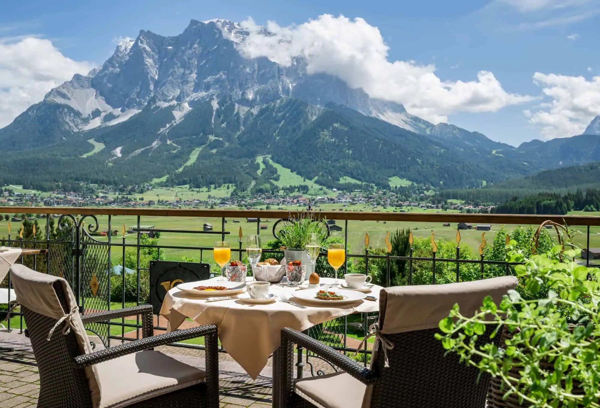 Hochzeit - Sagl -  Romantische Berghochzeit in Tirol – feiern in einer exklusiven Hochzeitslocation mit Alpenpanorama.
 - Hotel Post Lermoos