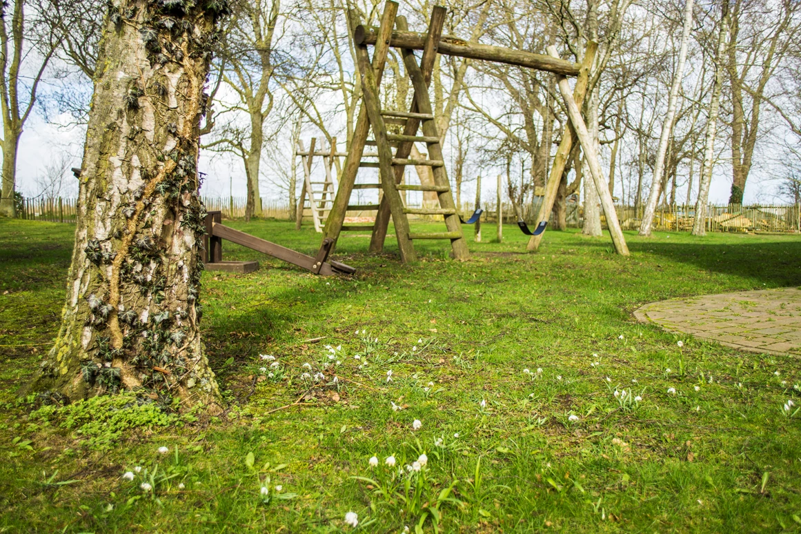 Hochzeitslocation: Garten mit Schaukel und Klettergerüst - Traumhaftes Anwesen auf Rügen in Poppelvitz