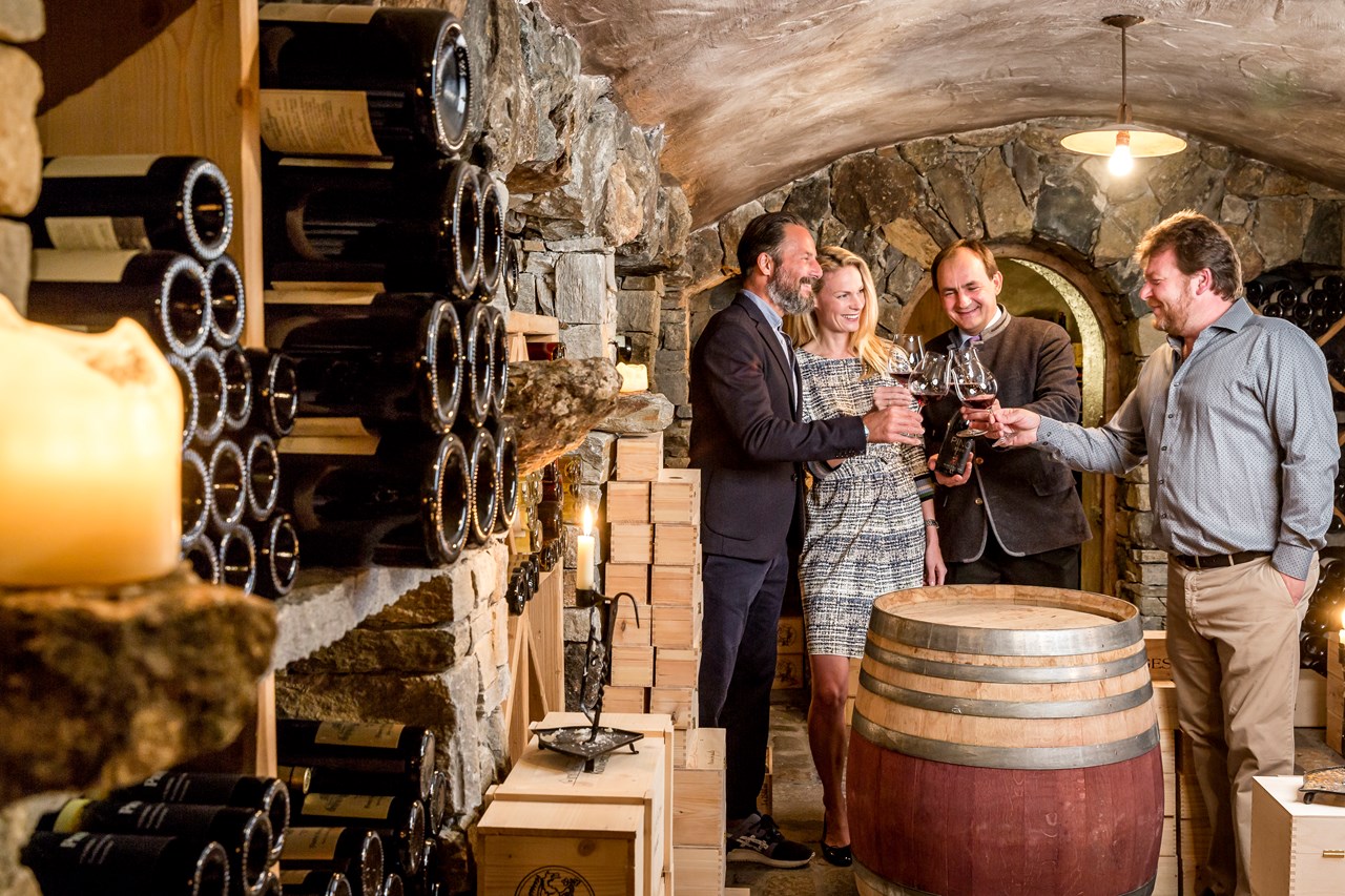 Das Central - Alpine . Luxury . Life Angaben zu den Festsälen Trauung & Feiern im Das Central Weinkeller