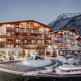 Hochzeit: Das Central - Winteraufnahme - Das Central - Alpine . Luxury . Life